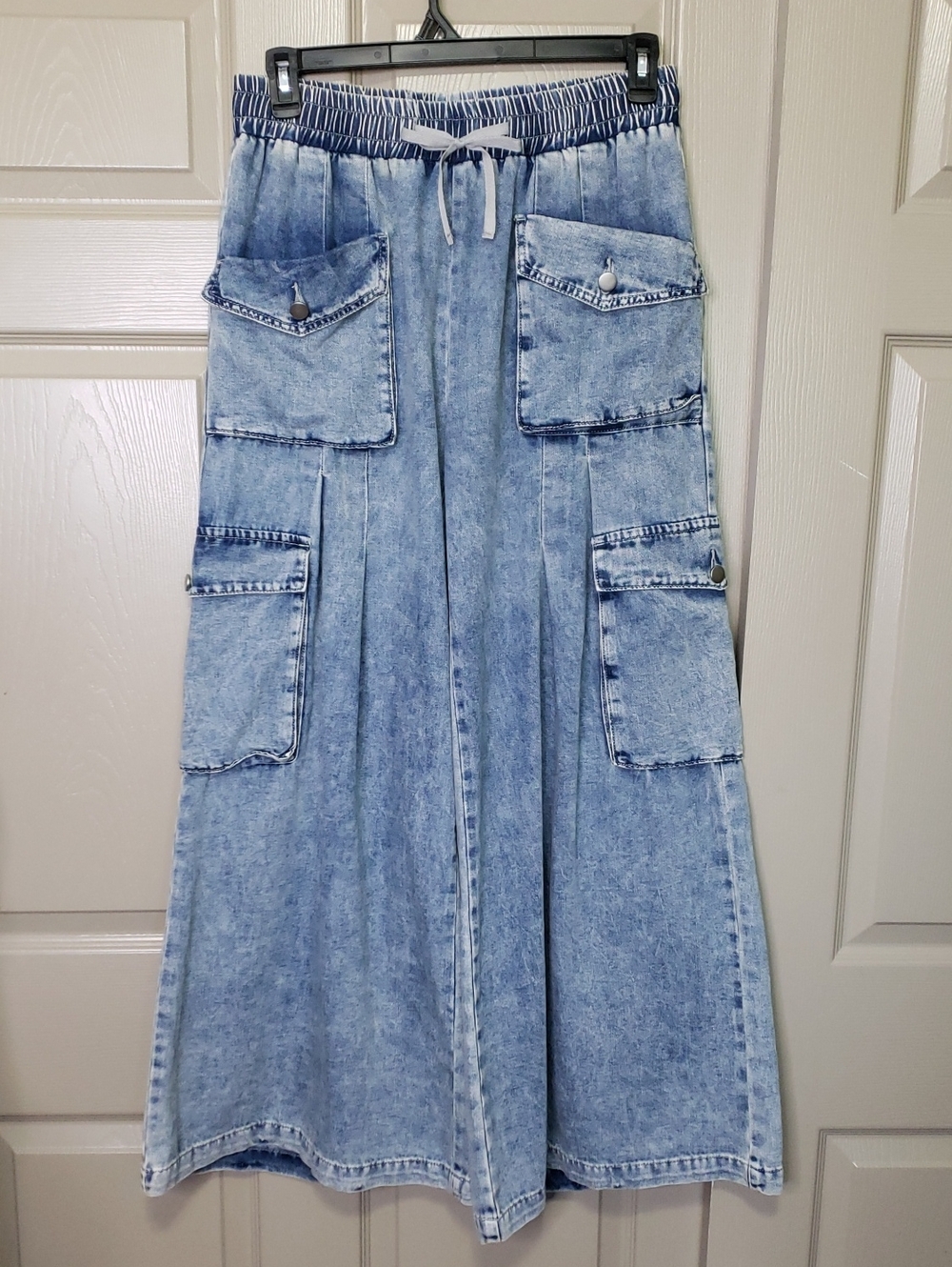 BlueVelvet NWT Light Wash Denim Cargo Wide Leg Boho - Women Jeans Size Large